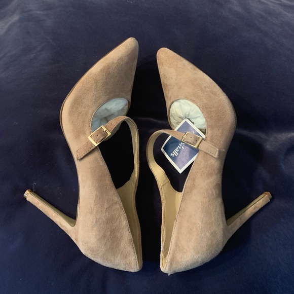 Nine West Shoes - NWT Nine West tan suede Mary Jane pumps, size 7.5